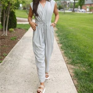 Elegant Gray Sleeveless Jumpsuit